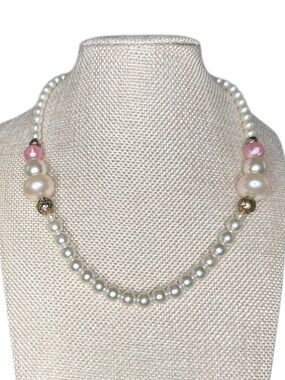 5/$25 😻 Vintage Faux Pearl Necklace with Pink Accents